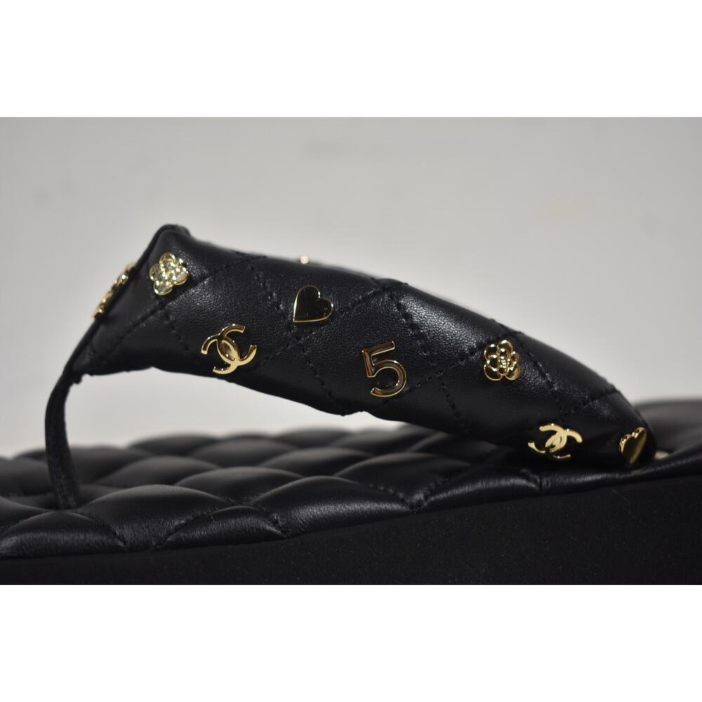 Chanel 23P Black Quilted Charms Padded Pool Thong Logo Slide Mule Flat Sandal 40 - Picture 10 of 12